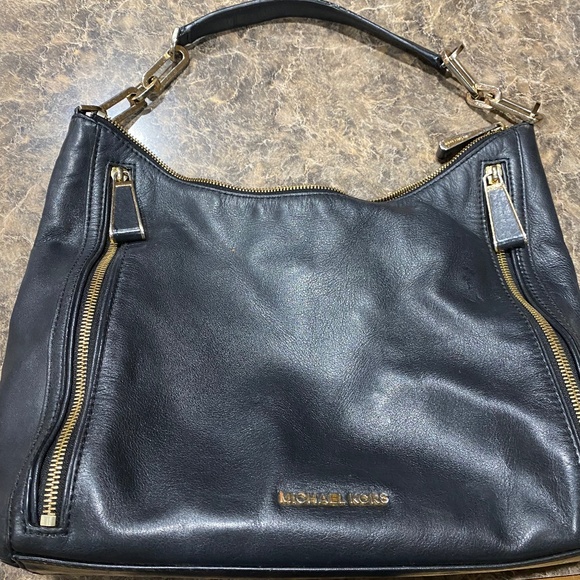 Michael Kors purse - Picture 1 of 4